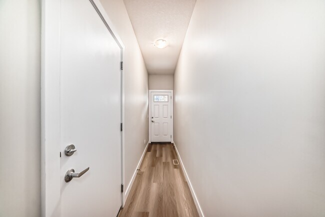 Photo - 710 Sage Hill Grove NW