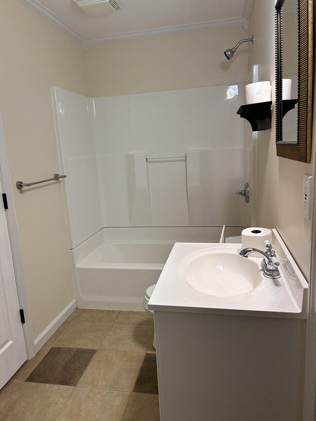 Photo - 2002 Fairbrook Ln Unidad 1 Basement apartment