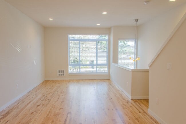 Photo - 3Bd/2.5Ba Seattle Townhouse