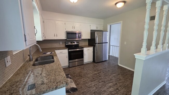 Photo - Welcome home to this beautiful Blue Spring...