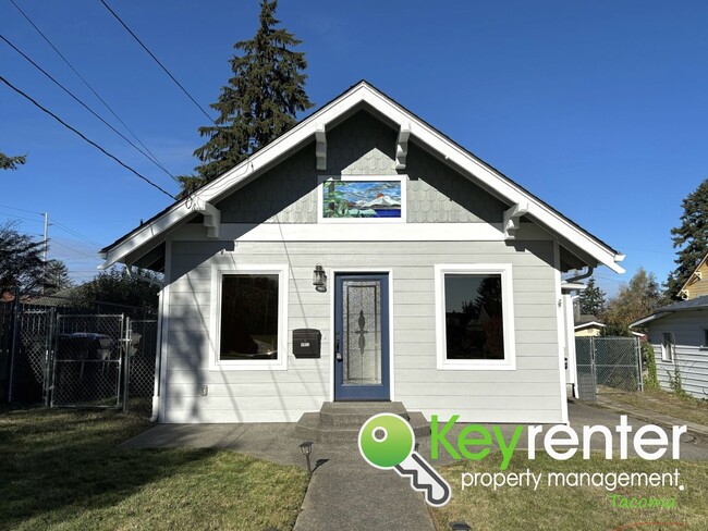 Classic North Tacoma Home with Character! - Classic North Tacoma Home with Character!