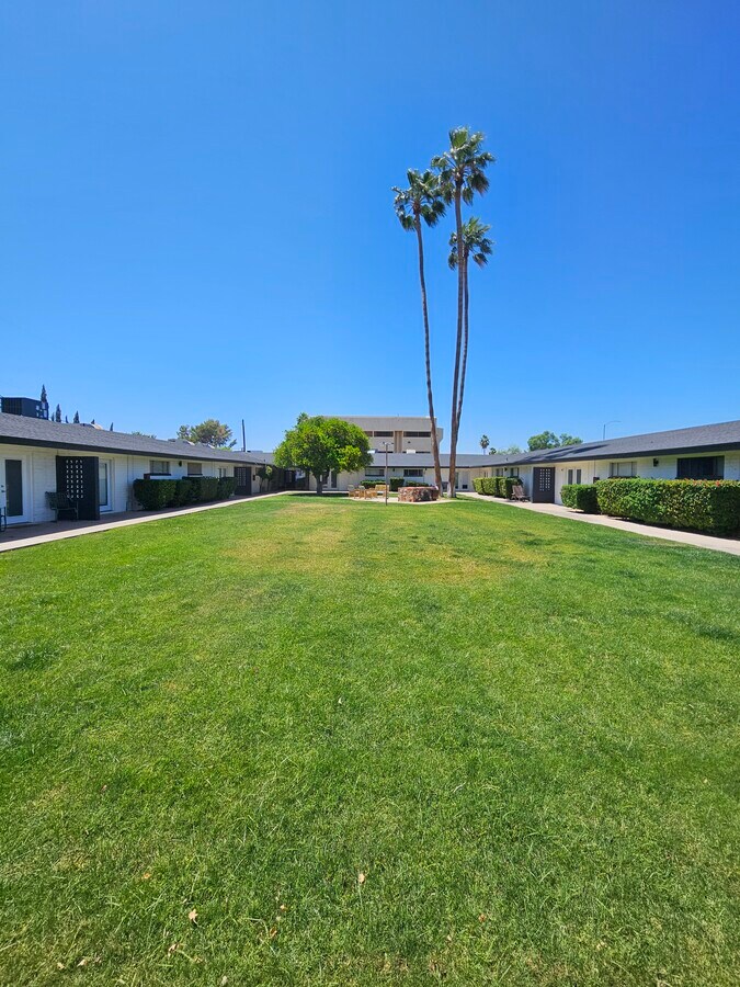 Photo - Town & Country Apartments