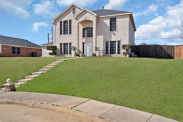 Photo - 745 Woodridge Dr