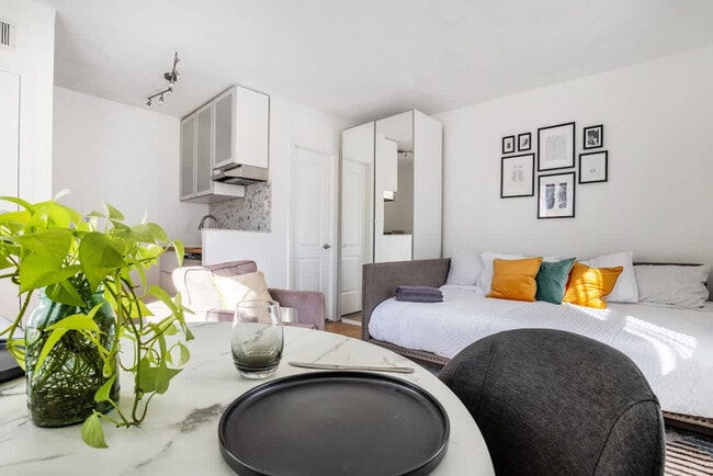 Building Photo - 39-39 55th St Unit ID1355610P