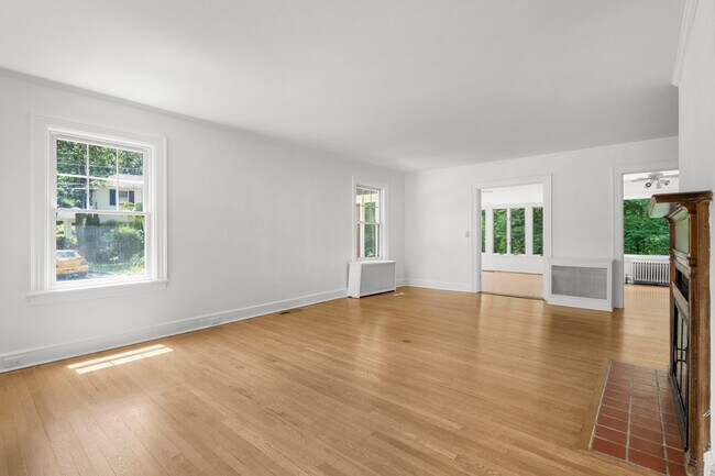 Photo - 121 Walworth Ave