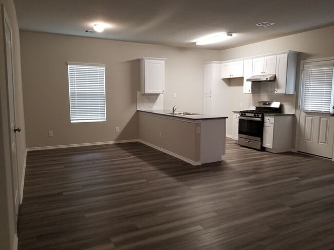 Photo - 7930 Oak Mdws Bnd