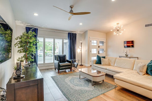 Photo - 2331 E Lupine Ave Unidad ID1386083P