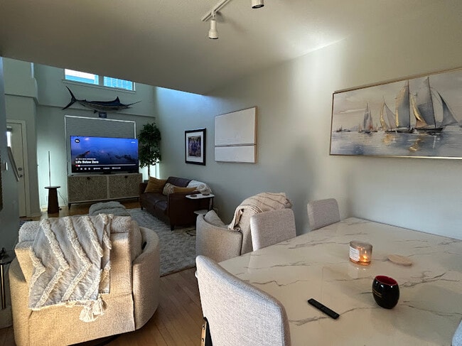 Photo - 4577 Madison Ave