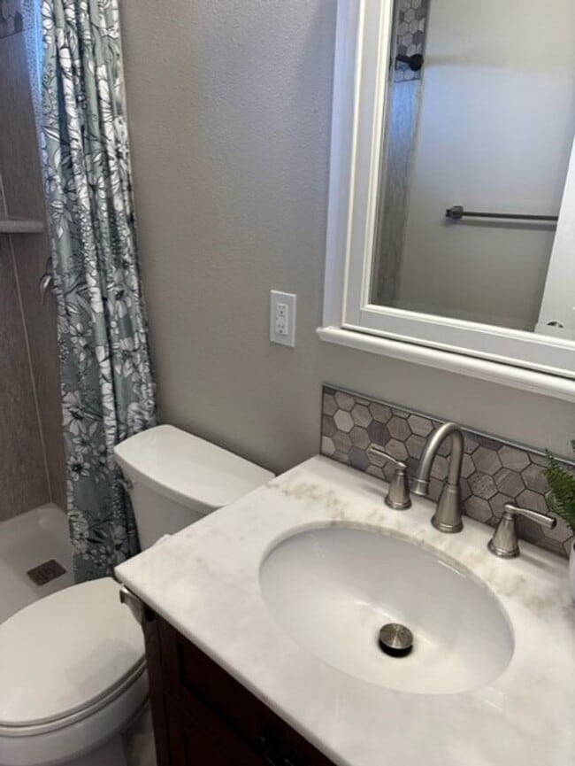 Photo - 1417-1417 College St Unit 1407