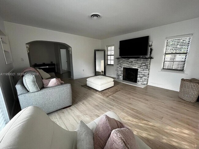 Photo - 2049 SW 60th Ct