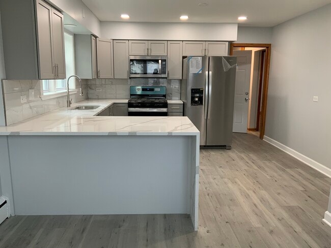 Building Photo - 2228 W 71st St Unit 1 Rental