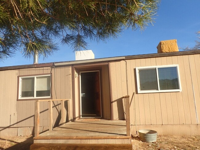 Building Photo - Country living Rental