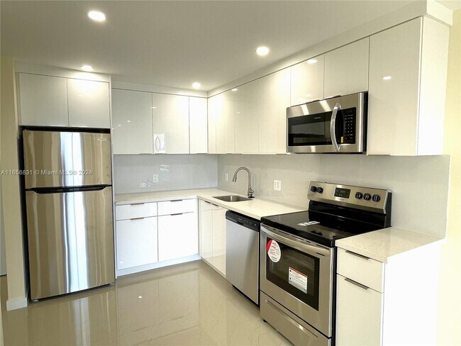 Photo - 16950 W Dixie Hwy Unit B620