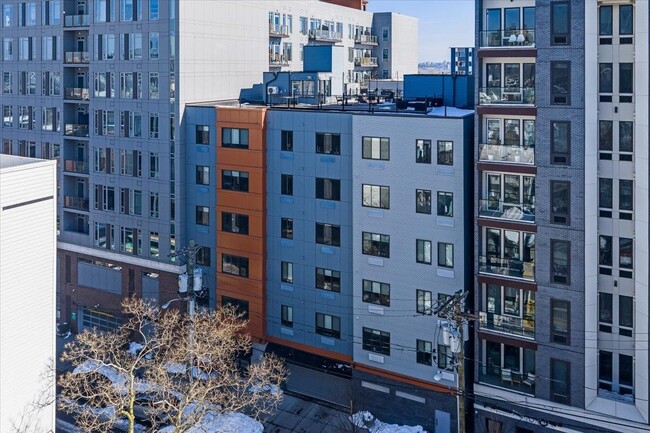 Building Photo - 424 Whiton St Unit 301