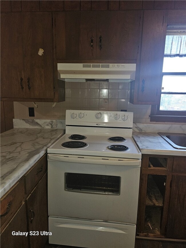 Photo - 204 Morris St