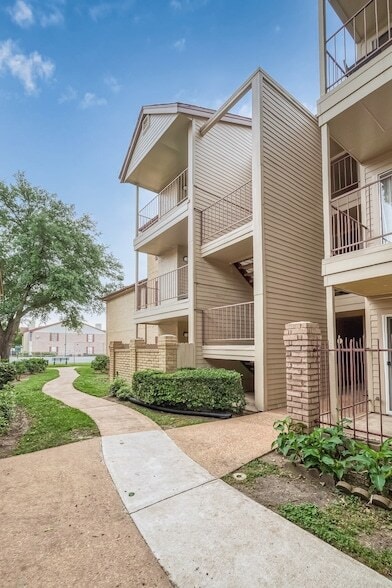 Building Photo - 2120 El Paseo St Unit 2425