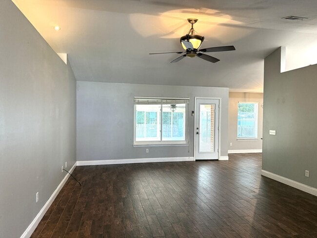 Photo - 2813 Atoka Trail