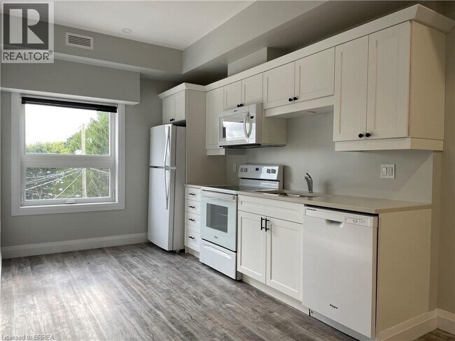 Photo - 124 KING St Unit 102