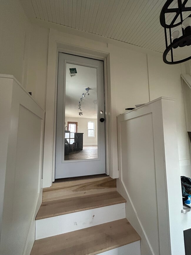 Entryway - 1315A E Seeley St