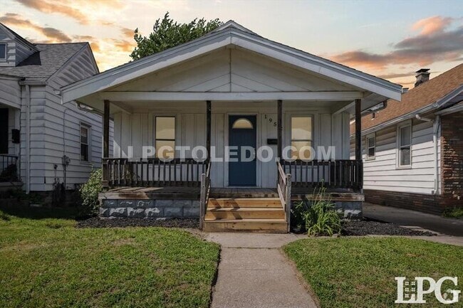 Building Photo - 1952 Fairfax Rd Rental