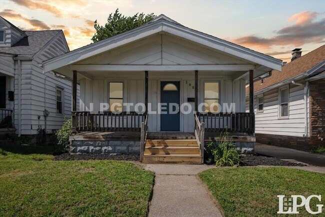 Photo - 1952 Fairfax Rd House