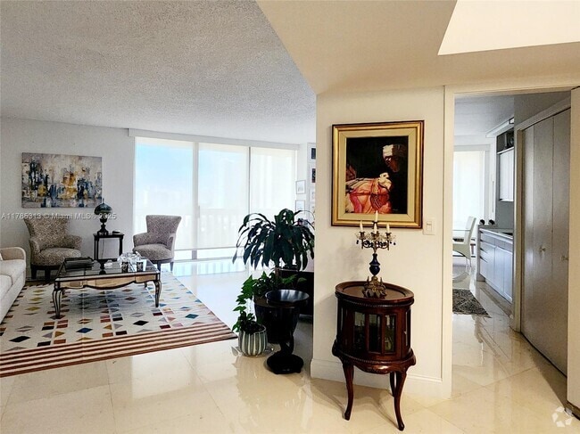 Building Photo - 19355 Turnberry Way Unit 11B Rental