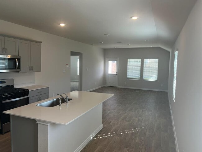 Photo - 112 Raymondville Path