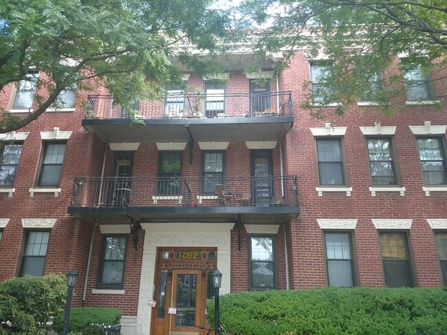 Photo - 1762 Commonwealth Ave Unidad 4