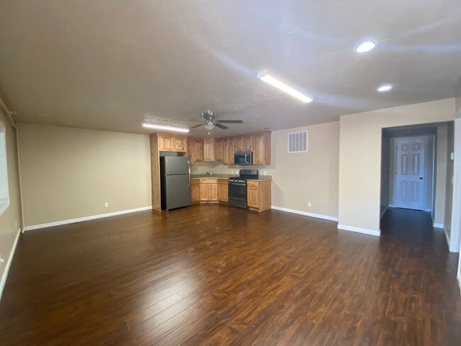 Photo - M400 UTILITES INCLUDED Canyon Street Apartment