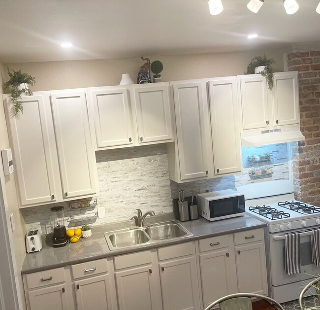 Photo - 5019 Burgundy St Unit 2