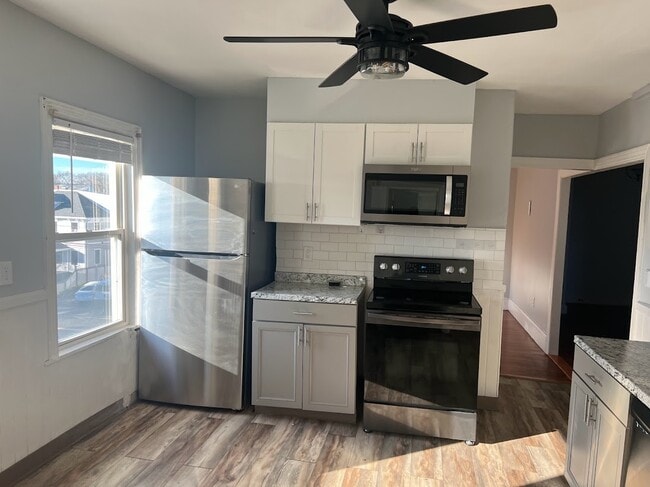 Kitchen - 158 S Main St Unidad 3rd floor