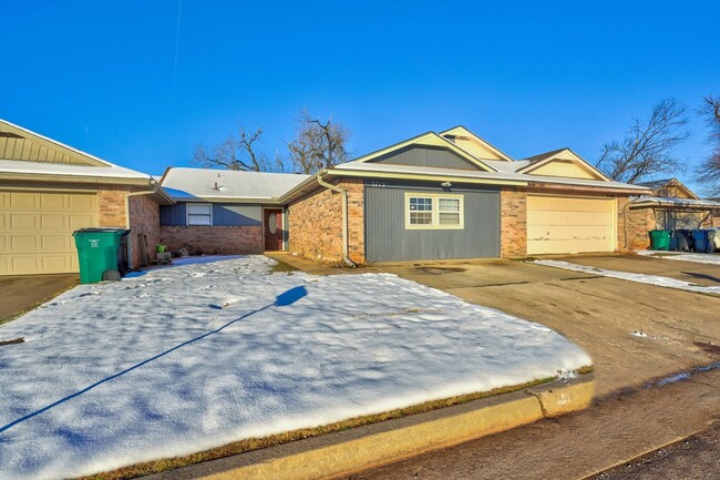 3 Bedroom 2 bath duplex in SW OKC! - 3 Bedroom 2 bath duplex in SW OKC! House