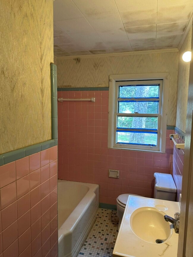 Photo - 2501 Redwood St