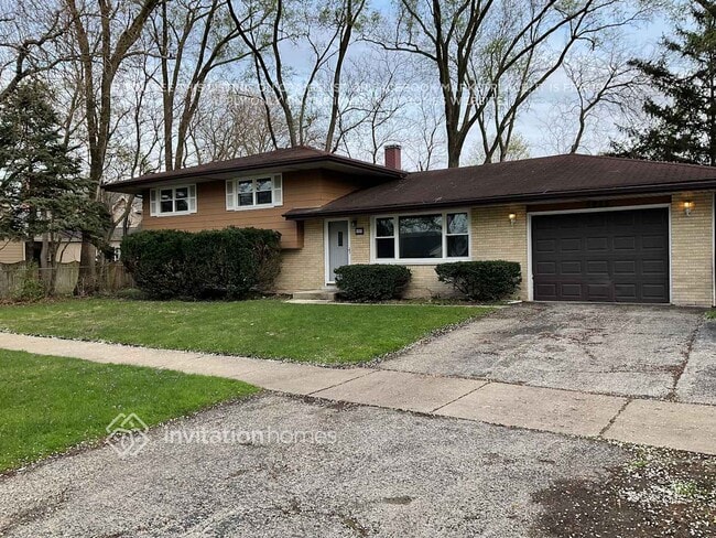 Building Photo - 5925 W 91st St