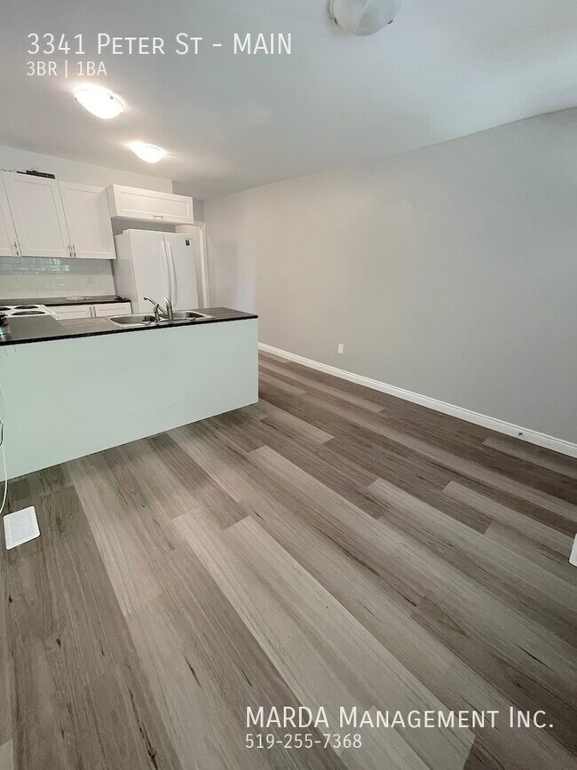 Photo - RENOVATED 3+1BEDROOM/1-BATH TOWNHOUSE IN WEST WINDSOR -ALL INCLUSIVE Unité MAIN