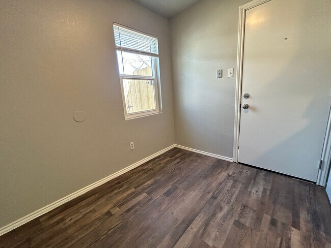 Photo - 9603 Elmwood Ave Unit B