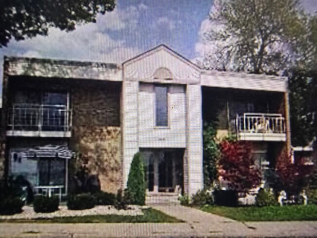 Building Photo - 1603 Cass Lake Rd Unit C