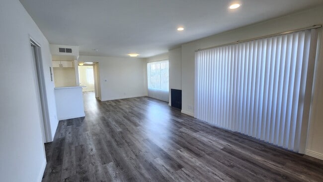 Photo - 870 Crenshaw Blvd