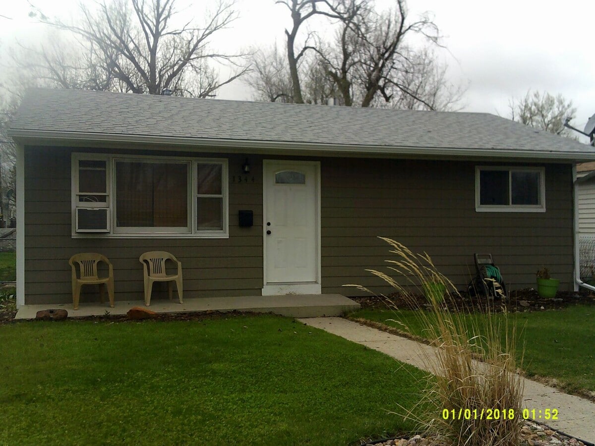 Fully Remodeled Two Bedroom Home - Fully Remodeled Two Bedroom Home