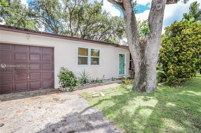 Building Photo - 2274 SW 44th St Unit 2276