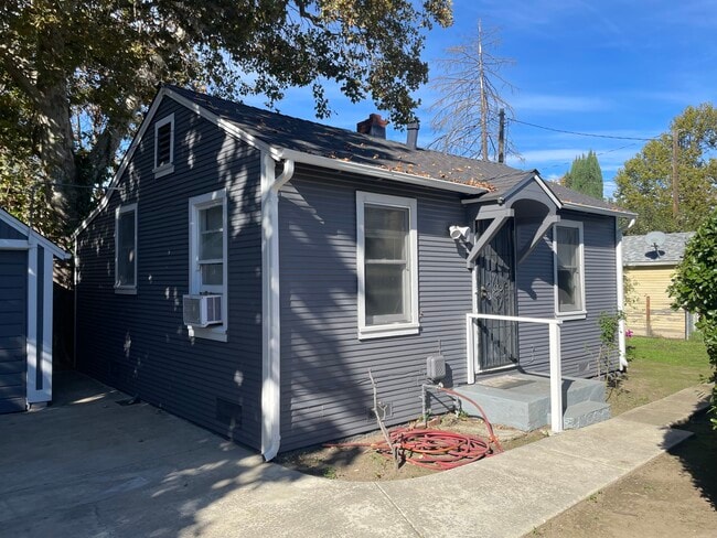 Building Photo - 721 N Church St