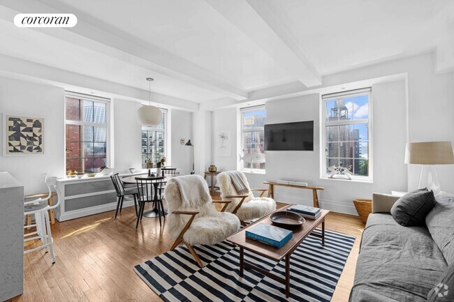 Building Photo - 470 W 24th St Rental