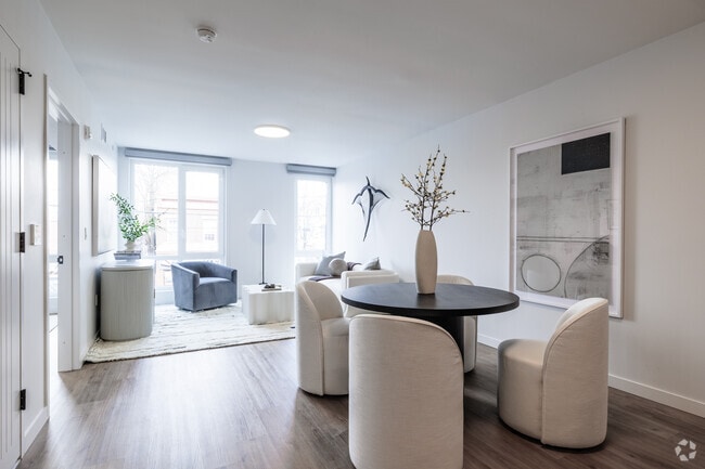 1BR, 1BA - 760SF - Living Room