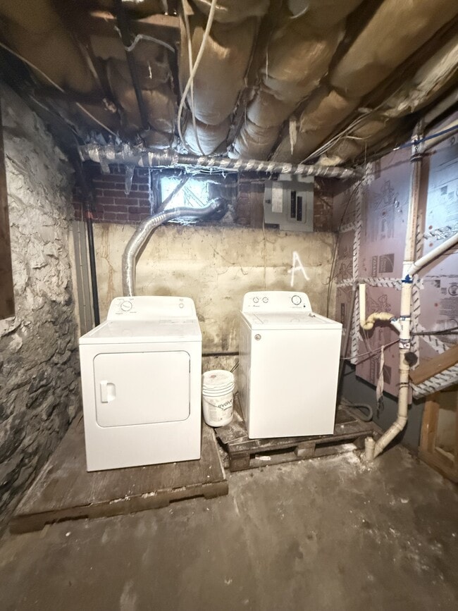 Photo - 3005 Derry St