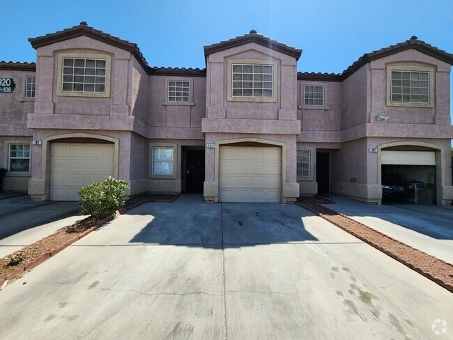 Building Photo - Beautiful 3 Bedroom & 2 1/2 Bath Condo.