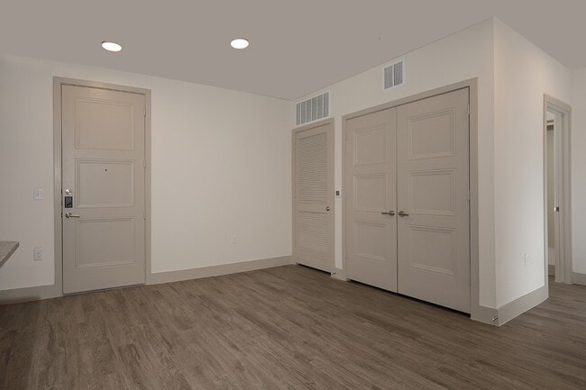 Building Photo - 8900 Six Pines Dr Unit 547