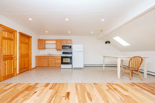 Building Photo - Hilltop Sanctuary Living | Open-Concept 2BR Loft-Style Home | Utilities Included | Barrington, NH Unit 2