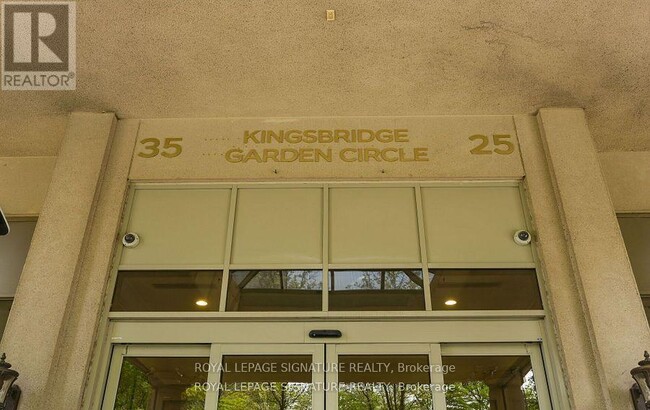 Photo - 25 Kingsbridge Garden Cir Unité 923