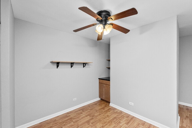 Photo - 3825 N Pine Grove Ave Unit 321