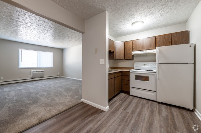 1BR, 1BA - 588SF